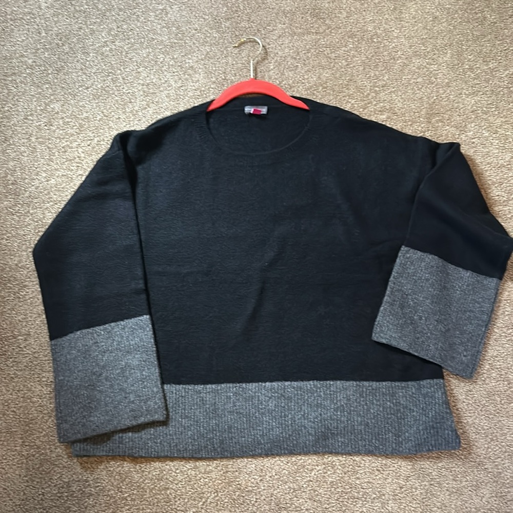 NWT Vince Camuto cozy color block crew neck long sleeve sweater - Picture 3 of 9